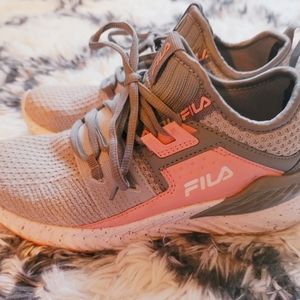 Pre-loved Running 🏃🏽‍♀️ FILA Sneakers 👟